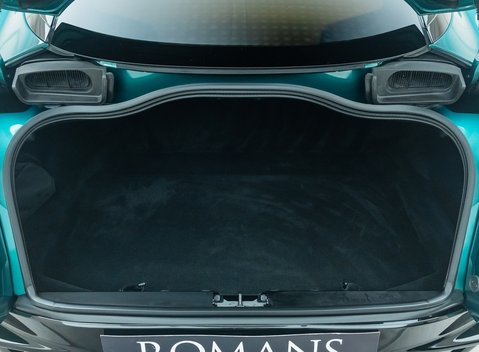 Aston Martin DB12 V8 35