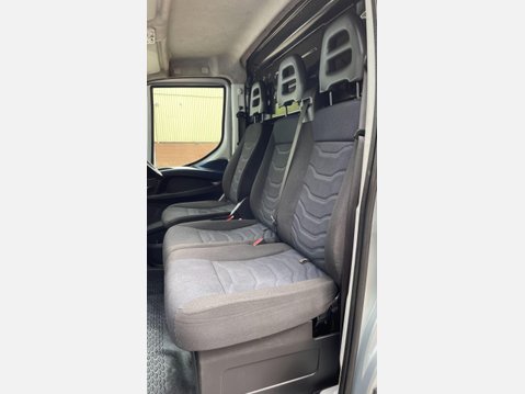 Iveco Daily 2.3D HPI 14V Business 35S 3520 Panel Van 5dr Diesel HiMatic MWB H2 Euro 6 ( 42