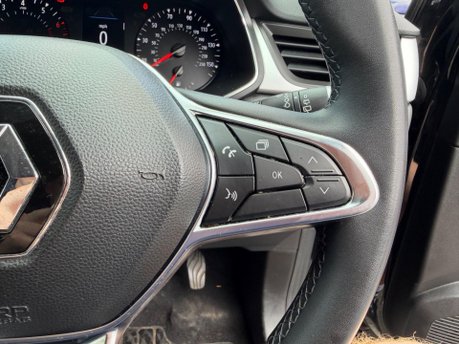 Renault Captur ICONIC TCE 15