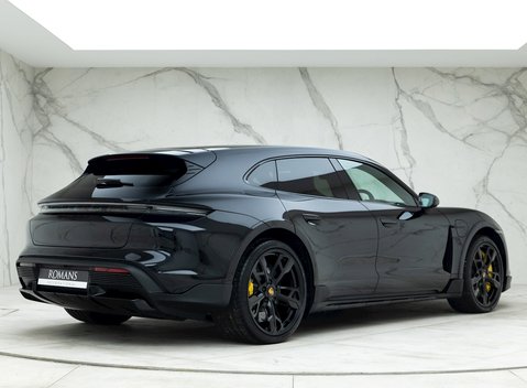 Porsche Taycan Turbo S Cross Turismo 7