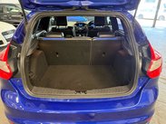Ford Focus 2.0T EcoBoost ST-2 Euro 5 (s/s) 5dr 27