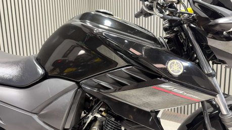 Yamaha YS125 2018 68 PLATE LONG MOT SERVICED ONLY 8K IDEAL LEARNER BIKE 125CC 19