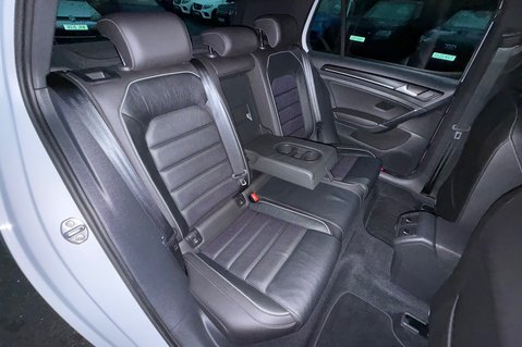 Volkswagen Golf R TSI 4MOTION DSG -LEATHER -CAMERA-PRETORIAS -PAN ROOF -WHITE/SILVER -GHOST 32