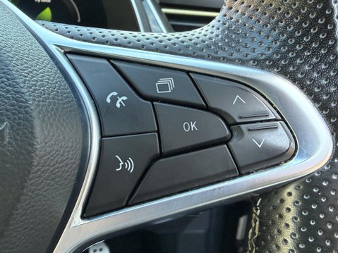 Renault Captur 1.6 E-TECH 9.8kWh E-Tech engineered SUV 5dr Petrol Plug-in Hybrid Auto Euro 31