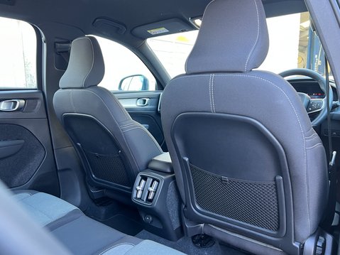 Volvo XC40 2.0 B3 Core Estate 5dr Hybrid Electric Auto Euro 6 (163 bhp) 12
