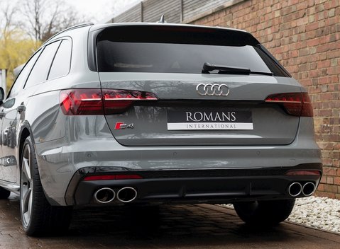 Audi S4 Avant Black Edition 27