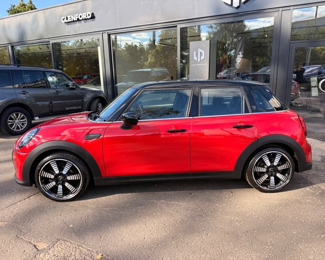 Mini Hatch COOPER EXCLUSIVE