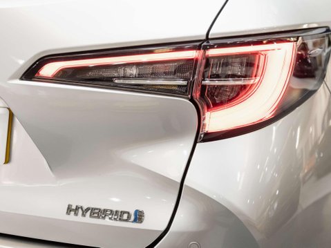 Toyota Corolla 1.8 VVT-h Design Touring Sports 5dr Petrol Hybrid CVT Euro 6 (s/s) (122 ps) 63