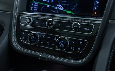Bentley Bentayga V8 AZURE 27