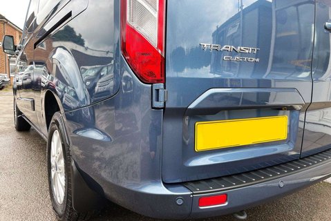 Ford Transit Custom 300 L2 170 ps Limited Panel Van - Power Invertor 24