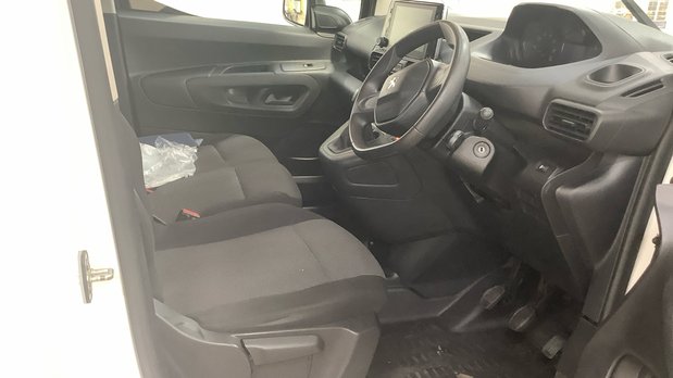 Peugeot Partner LWB L2H1 Low Roof Professional 950 Air Con Sensors EURO 6 NO VAT 9