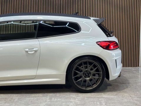 Volkswagen Scirocco 2.0 Scirocco R-Line BlueMotion Technology TDI Semi-Auto 3dr 32