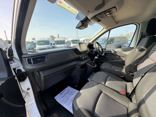 Renault Trafic LWB L2H1 Low roof Advance LL30 Aircon Sensors EURO 6 12