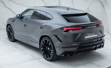 Lamborghini Urus S 8
