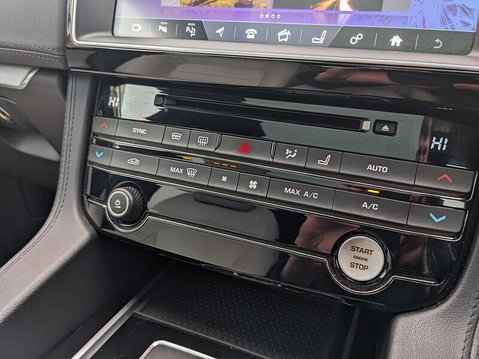 Jaguar F-Pace V6 FIRST EDITION AWD 31