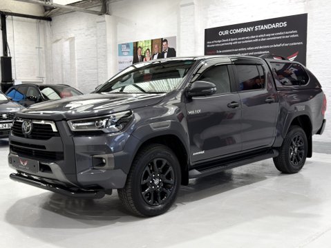 Toyota Hilux INVINCIBLE X 4WD 48V MHEV AUTO 8