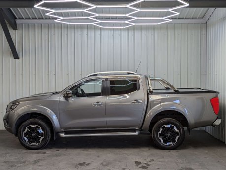 Nissan Navara 2.3 Navara Tekna dCi 4WD 5dr 17
