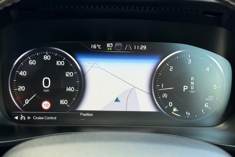 Volvo XC40 D4 R-DESIGN PRO AWD 34