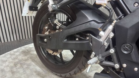 Lexmoto LXS 125 E55 2025 ONLY 5K 125CC LEARNER SPORTS BIKE 18
