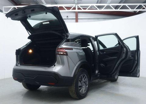 Nissan Qashqai 1.3 DIG-T MHEV Acenta Premium SUV 5dr Petrol Hybrid XTRON Euro 6 (s/s) (158 56