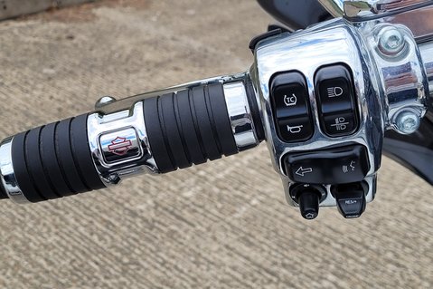 Harley-Davidson Road Glide CVO TRI GLIDE 23