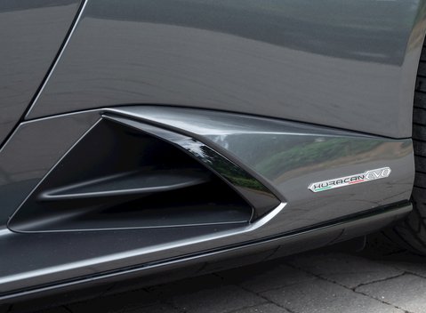 Lamborghini Huracan Spyder LP640-4 EVO 25