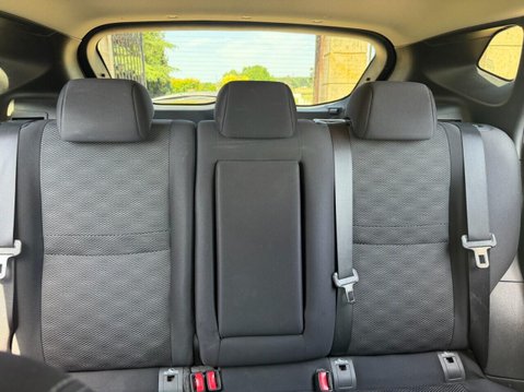 Nissan Qashqai 1.5 dCi N-Connecta SUV 5dr Diesel Manual 2WD Euro 6 (s/s) (110 ps) 1 OWNER 16