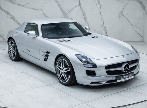 Mercedes-Benz SLS AMG 12