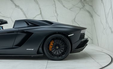 Lamborghini Aventador S LP 740-4 ROADSTER 41