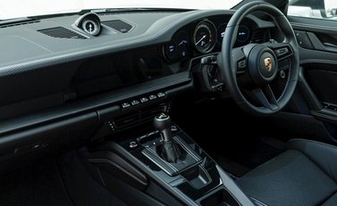Porsche 911 (992) GT3 Touring 13