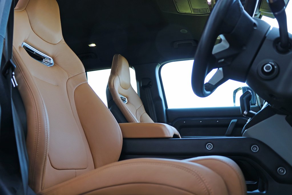 Defender 90 Commercial 5