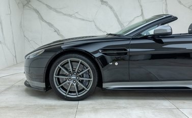Aston Martin V12 Vantage S Roadster 48