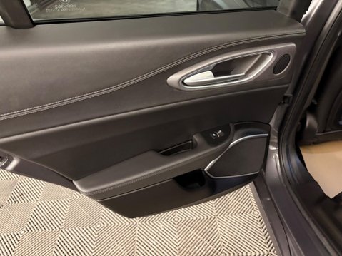 Alfa Romeo Giulia 2.0T Veloce Auto Euro 6 (s/s) 4dr 31