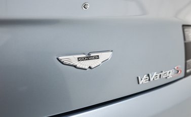 Aston Martin V12 Vantage S ROADSTER 50