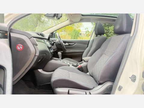 Nissan Qashqai 1.2 Qashqai N-Connecta DiG-T CVT 5dr 7
