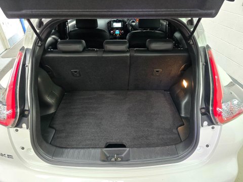Nissan Juke 1.2 DIG-T N-Connecta Euro 6 (s/s) 5dr 8