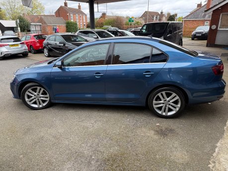 Volkswagen Jetta GT TDI BLUEMOTION TECHNOLOGY 1