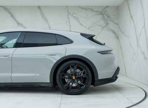 Porsche Taycan 4S Cross Turismo 40