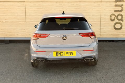 Volkswagen Golf R-LINE TSI 6