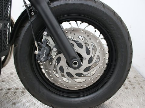 Triumph Bobber BONNEVILLE BOBBER 24