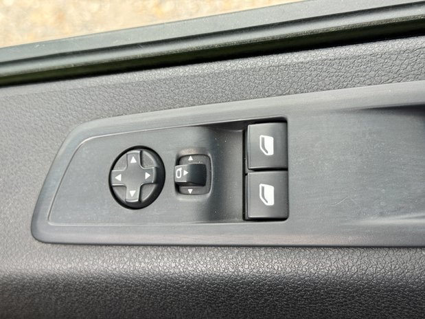 Vauxhall Vivaro SWB L1H1 [SOLD SM] Low Roof Pro F2700 Air Con Nav Sensors EURO 6 20