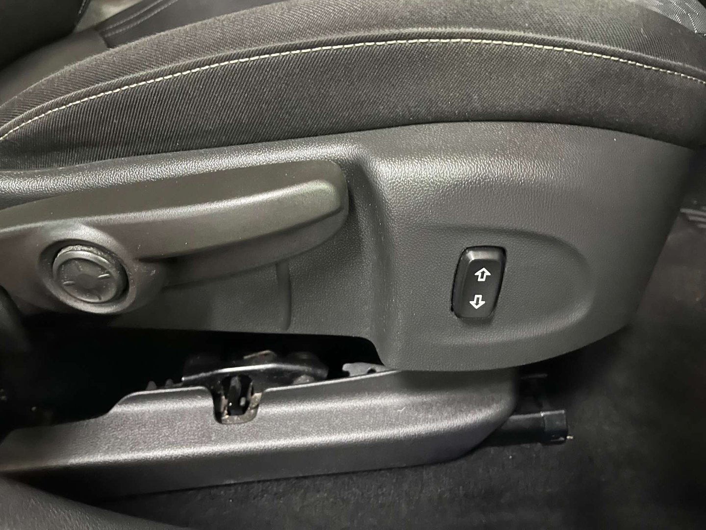 2019 Vauxhall Astra — image 11