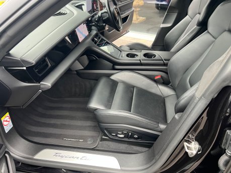 Porsche Taycan 500kW Turbo 93kWh 4dr 33