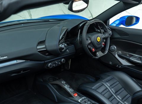 Ferrari 488 SPIDER 21