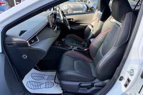Toyota Corolla EXCEL HYBRID - ONE OWNER - FULL TOYOTA SERVICE HISTORY 3