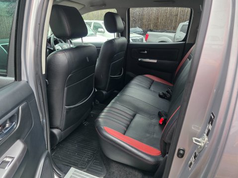 Toyota Hilux INVINCIBLE X 4X4 D-4D DCB AUTO 16