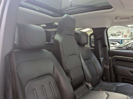 Land Rover Defender 2.0 Defender SE Auto 4WD 5dr 8