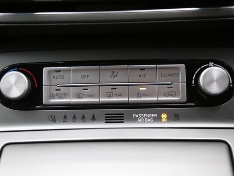 Hyundai KONA 39kWh Premium Auto 5dr (10.5kW Charger) 17