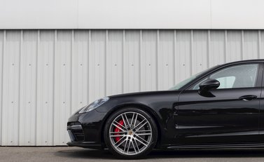 Porsche Panamera Turbo Sport Turismo 28