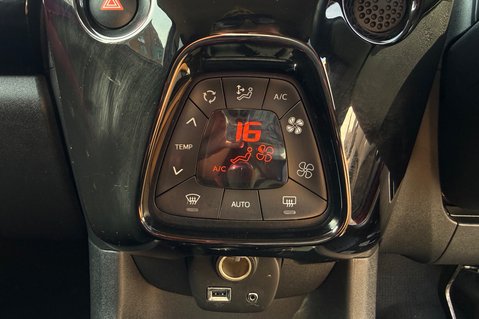Toyota Aygo VVT-I X-CITE.5 TOYOTA SERVICES.REVERSING CAMERA.A/C..1 PREVIOUS OWNER 31
